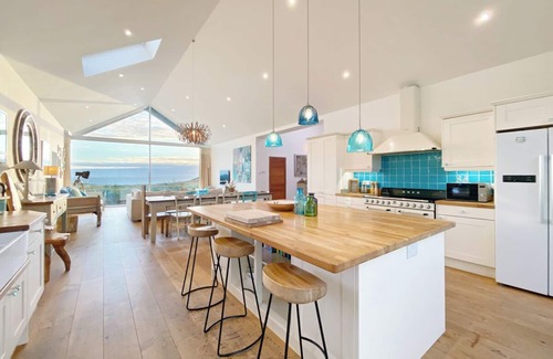 Widemouth Bay House | Luxury 5 bedroom beach house with amazing sea and countryside views