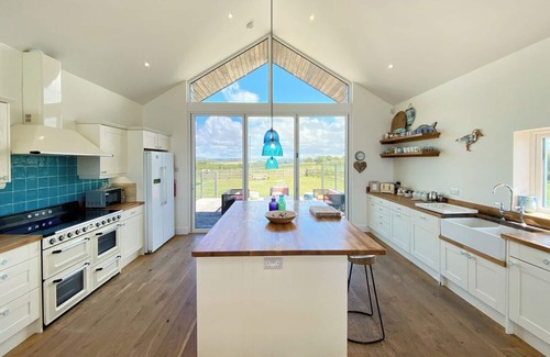 Widemouth Bay House | Luxury 5 bedroom beach house with amazing sea and countryside views