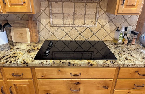 Iron Springs Cabin | Luxury 5-bedroom cabin with WiFi, Pool Table and Outdoor Entertainment Area