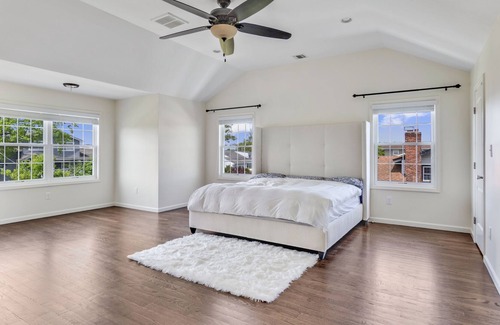 East Massapequa House | Luxury 5 bedroom, close to water, park in yard