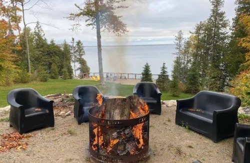 Manitoulin District House | Luxury 5 bedroom cottage on 8 acres of privacy!