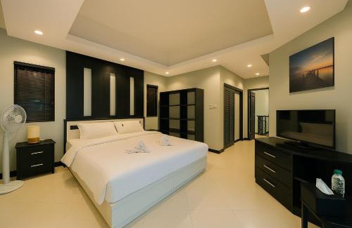Na Chom Thian Villa | Luxury 5 Bedroom Funplace Pool Villa in Pattaya