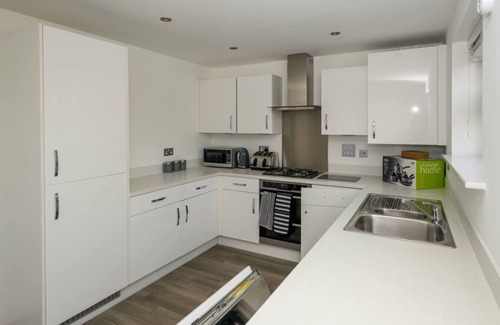 Chatham House | Luxury 5-bedroom home near Chatham Dockyard & river walks