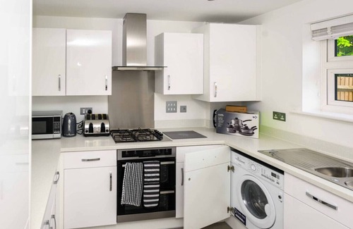 Chatham House | Luxury 5-bedroom home near Chatham Dockyard & river walks
