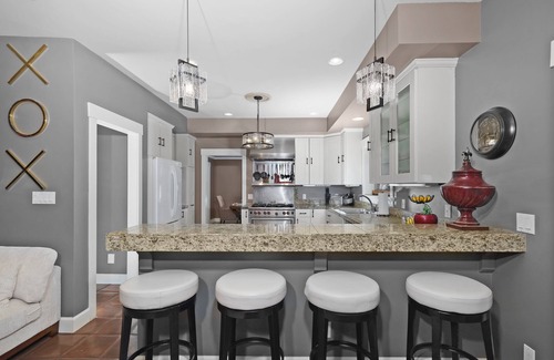 Crockett House | LUXURY 5 BEDROOM HOME WITH VIEWS OF THE BAY - SLEEPS 13
