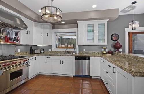 Crockett House | LUXURY 5 BEDROOM HOME WITH VIEWS OF THE BAY - SLEEPS 13