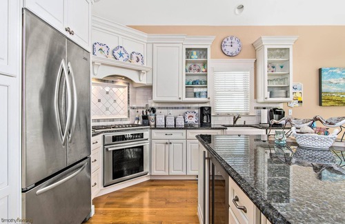 Avalon House | Luxury 5-bedroom home with POOL, close to town and beach!