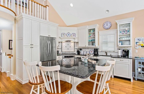 Avalon House | Luxury 5-bedroom home with POOL, close to town and beach!