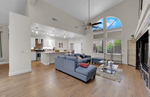 Spring Valley House | Luxury 5-bedroom house near to Strip