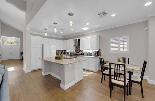 Spring Valley House | Luxury 5-bedroom house near to Strip