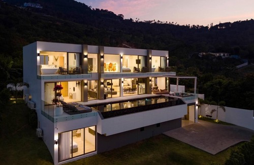 Bophut Hills Villa | Luxury 5 Bedroom Modern Villa! (KBR17)