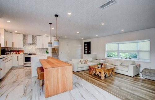 Hampton Homes House | Luxury 5 bedroom waterfront with dock