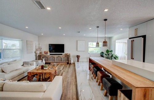 Hampton Homes House | Luxury 5 bedroom waterfront with dock