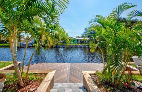 Hampton Homes House | Luxury 5 bedroom waterfront with dock