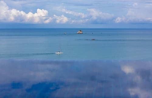 Moo 5 Villa | Luxury 5 Bedroom Villa w Infinity Pool
