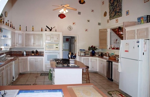 Bethel Villa | Luxury 5 Bedroom Villa, Large Pool and Heated Jacuzzi, Free Wireless Internet