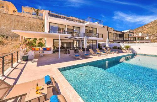 Kalkan Villa | Luxury 5 bedroom villa with heated infinity pool & amazing sea views
