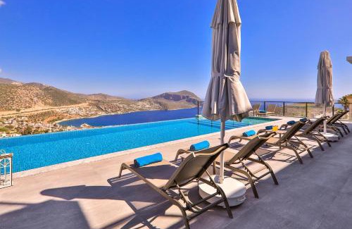 Kalkan Villa | Luxury 5 bedroom villa with heated infinity pool & amazing sea views