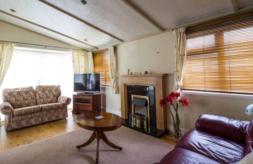 Hunstanton House | Luxury 5 berth lodge at Manor Park with huge decking in Hunstanton ref 23198K