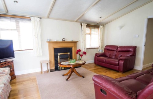 Hunstanton House | Luxury 5 berth lodge at Manor Park with huge decking in Hunstanton ref 23198K