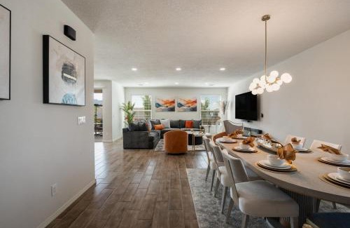 Northeast Heights House | Luxury 5 BR Oasis Movie Room Fenced Yard