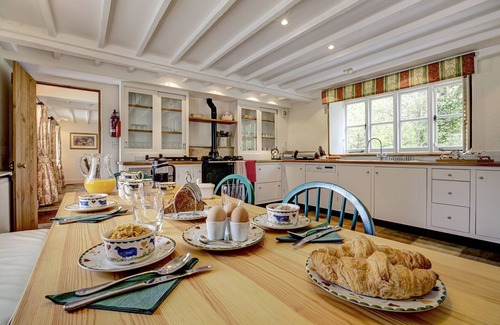 Ventnor House | Luxury 5* Gold & ROSE Award self-catering converted barn, idyllic rural setting