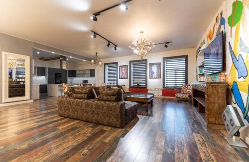 Tsentralny Apartment | Luxury 5 rooms apt on Nevskiy 130