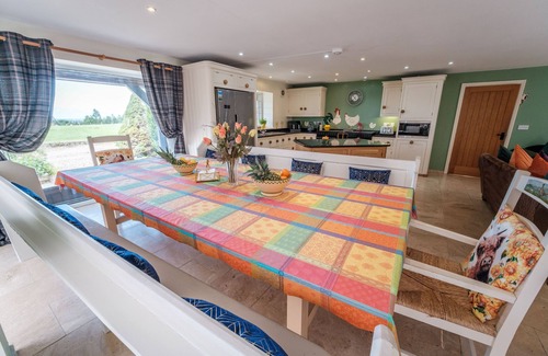 Knott End-on-Sea Cottage | Luxury 5 star cottage with 7 bedrooms and hot tub