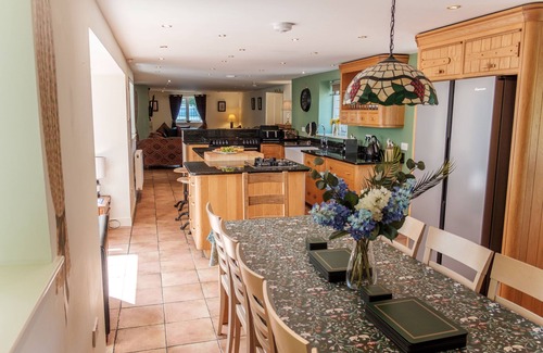 Knott End-on-Sea Cottage | Luxury 5 star cottage with 6 bedrooms and 3 bathrooms