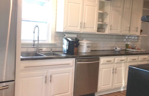 Topeka House | Luxury 5-Star Home ~ Location~Fenced Yard~Families~Couples~King Bed