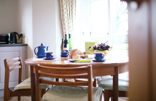 Kinallen Cottage | Luxury 5 Star Self Catering Accommodation In Historic Gate lodge with WI-FI.