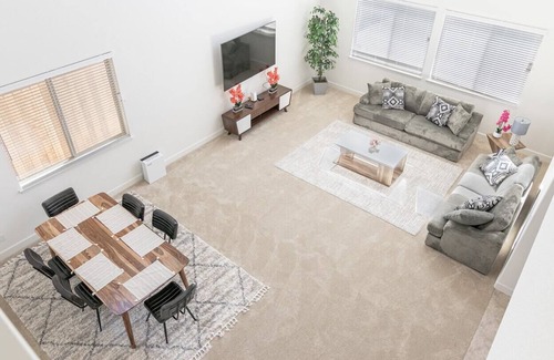 Elk Grove House | Luxury 5B4B house w/ Pool Table & Ping Pong table