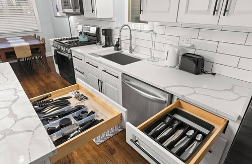 Chicago Apartment | Luxury 5Bed 2Bath Apt w/Parking