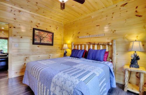 Gatlinburg Apartment | Luxury 5bed/6ba Cabin: Theater, Pool Room, Hottub!