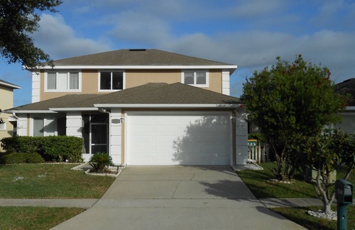 Sunset Lakes Villa | Luxury 5BR/3.5BA Villa, 2 Masters - Lakeside Pool & Games Room.