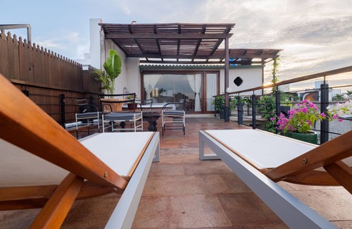 Cartagena Walled City Villa | Luxury 5BR House W Jacuzzi & Pool