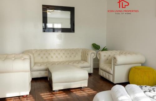 Basildon House | Luxury 5BR House with Jacuzzi plus Gym - 1 BR Garden Self-Contained Suite in Garden -booked separately-