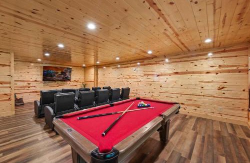 Sevierville House | Luxury 5BR PF Dollywood Heated Indoor Resort Pool HotTub Theater Room Arcades