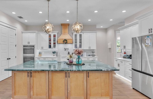 Nichols House | Luxury 5BR Pool Home w/Outdoor Kitchen, Firepit & Pet-Friendly Yard – The Perfect Lakeland Escape!
