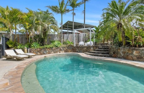 Oxenford House | Luxury 5BR Retreat Family house with Pool in GC