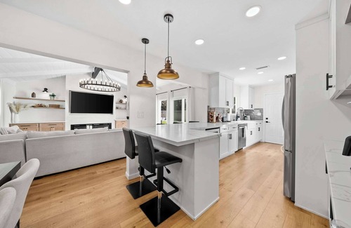 Allied Gardens House | Luxury 5BR SD Escape Grill, Fire Pit, Sleeps 12