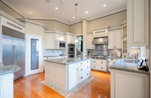 West Vancouver House | Luxury 5BR Villa | Gym, Theater & Ocean Views