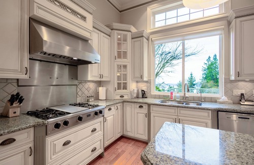 West Vancouver House | Luxury 5BR Villa | Gym, Theater & Ocean Views