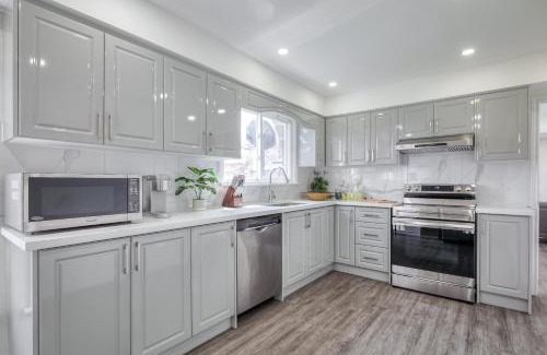 West Hill Villa | Luxury 5BR Villa in Scarborough