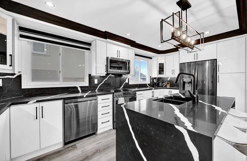 Brampton House | Luxury 5Star Home away from Home