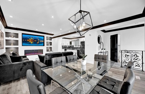 Brampton House | Luxury 5Star Home away from Home