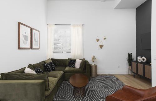 Cleveland Park Apartment | Luxury 6 Bed 3 Bedroom Walk to Restaurants and Coffee