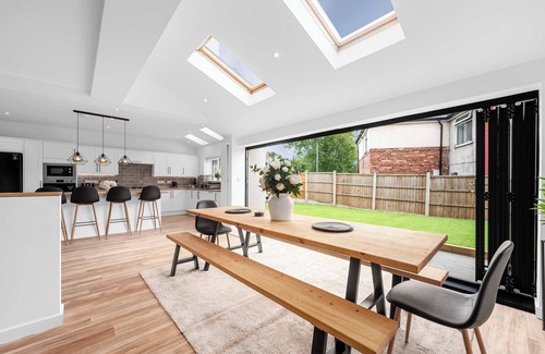 Walkden House | Luxury 6 Bed Near Manchester by City SuperHost