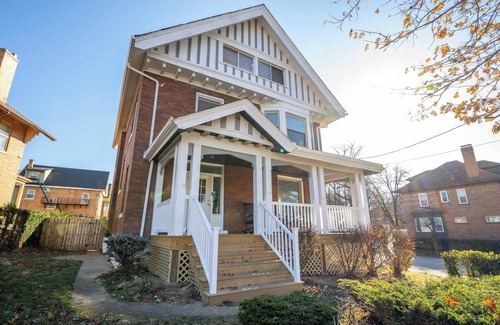 Cincinnati House | Luxury 6-bedroom house with Hot Tub
