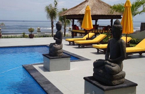 Banjartegehe Villa | Luxury (6 bedroom) beachfront villa for rent on Bali including staff